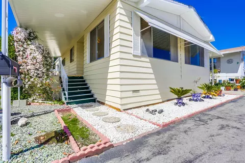 809 Olive Ave #11, Vista, CA 92083