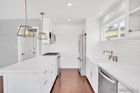 8060 Lemon Ave, La Mesa, CA 91941 photo 2