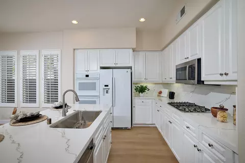 Kitchen - 6109 Paseo Tesoro, Carlsbad, CA 92009 photo 2 of 2