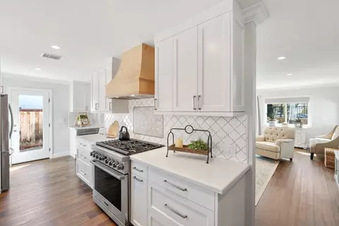 Kitchen - 13736 Tobiasson Rd, Poway, CA 92064 photo 2 of 5