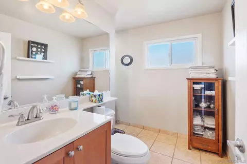 Bath - 13736 Tobiasson Rd, Poway, CA 92064 photo 1 of 2