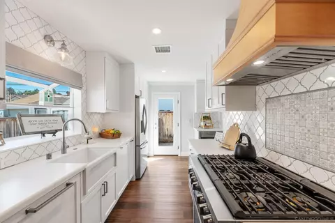 Kitchen - 13736 Tobiasson Rd, Poway, CA 92064 photo 3 of 5
