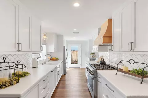 13736 Tobiasson Rd, Poway, CA 92064