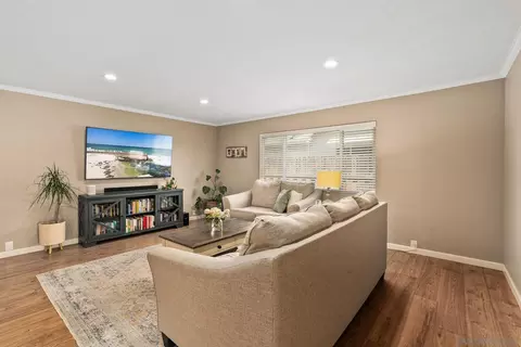 Living - 8607 Carlton Oaks Dr, Santee, CA 92071 photo 3 of 4