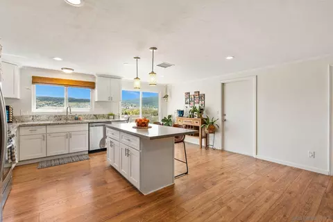 Kitchen - 8607 Carlton Oaks Dr, Santee, CA 92071 photo 4 of 9
