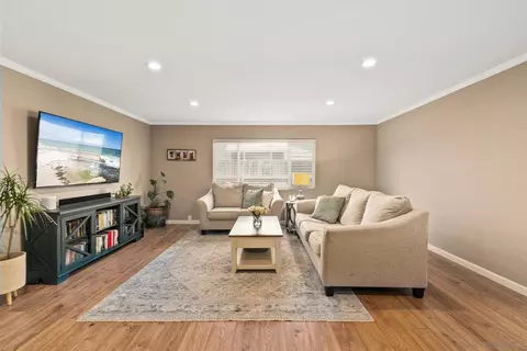 Living - 8607 Carlton Oaks Dr, Santee, CA 92071 photo 2 of 4