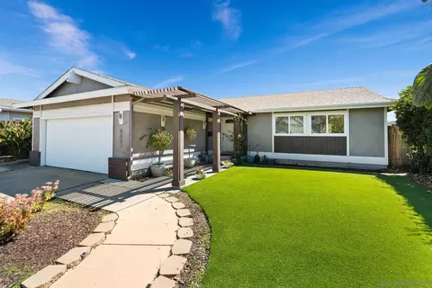 Exterior - 8607 Carlton Oaks Dr, Santee, CA 92071 photo 9 of 10