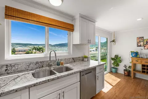 Kitchen - 8607 Carlton Oaks Dr, Santee, CA 92071 photo 8 of 9