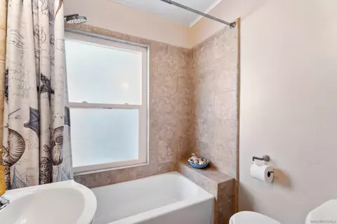 Bath - 644 Eldorado Dr, Escondido, CA 92025 photo 1 of 3