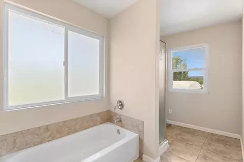 Bath - 644 Eldorado Dr, Escondido, CA 92025 photo 3 of 3