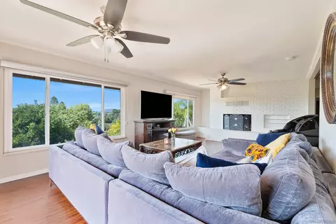 Living - 644 Eldorado Dr, Escondido, CA 92025 photo 2 of 4