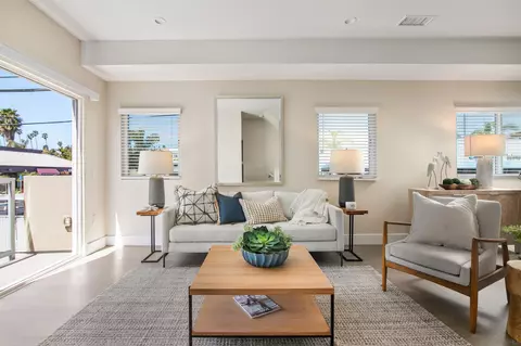 1956 Hornblend St #8, San Diego, CA 92109