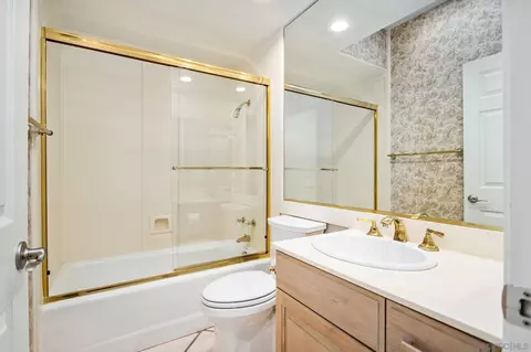 Bath - 4489 Fallsbrae Rd, Fallbrook, CA 92028 photo 5 of 5