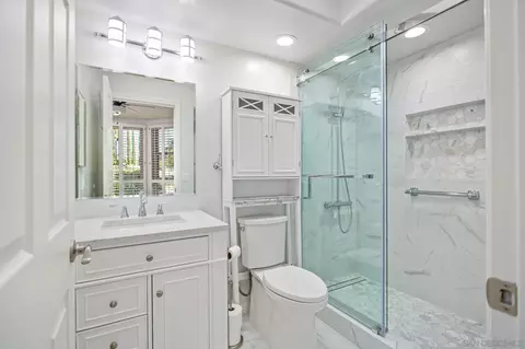 Bath - 4489 Fallsbrae Rd, Fallbrook, CA 92028 photo 1 of 5