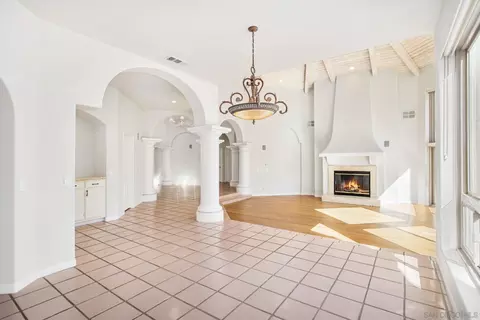 Living - 4489 Fallsbrae Rd, Fallbrook, CA 92028 photo 5 of 11