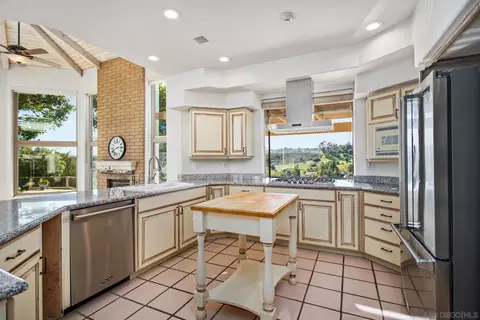 Kitchen - 4489 Fallsbrae Rd, Fallbrook, CA 92028 photo 3 of 3