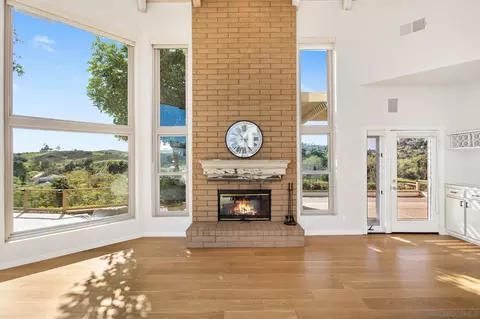 Living - 4489 Fallsbrae Rd, Fallbrook, CA 92028 photo 8 of 11