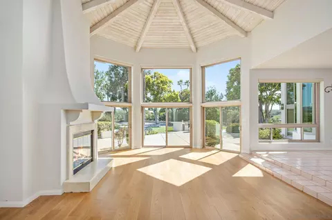 Living - 4489 Fallsbrae Rd, Fallbrook, CA 92028 photo 2 of 11