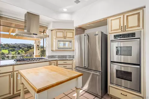 Kitchen - 4489 Fallsbrae Rd, Fallbrook, CA 92028 photo 2 of 3