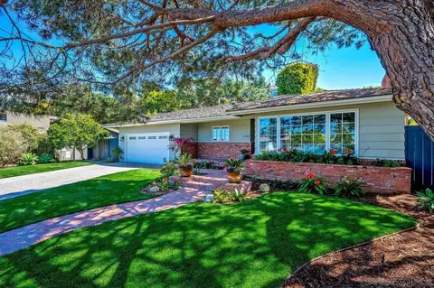 6455 Avenida Wilfredo, La Jolla, CA 92037 photo 3