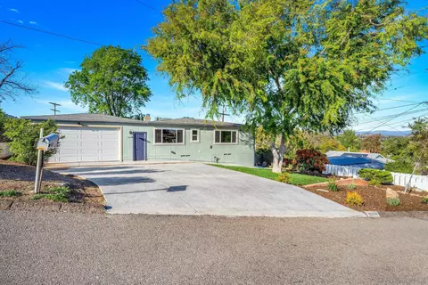 10104 Cristobal Dr, Spring Valley, CA 91977 photo 2