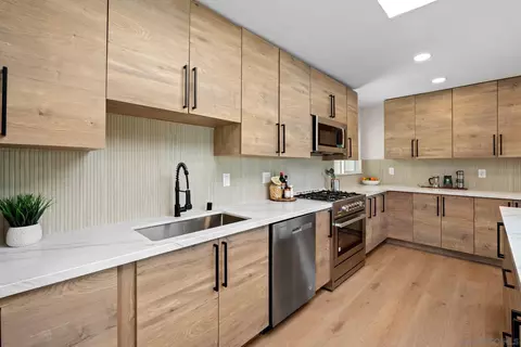 10104 Cristobal Dr, Spring Valley, CA 91977 photo 18
