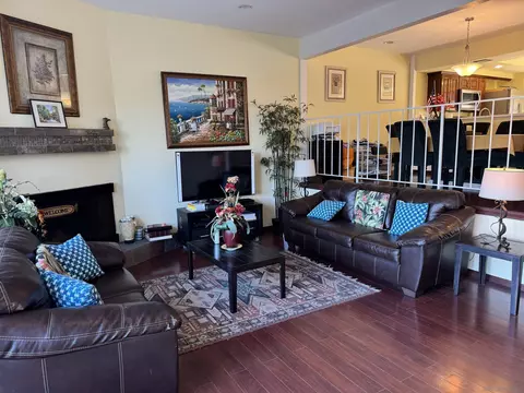 Living - 142 N Shore Dr, Solana Beach, CA 92075 photo 1 of 4