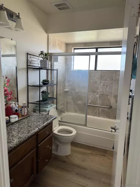 Bath - 142 N Shore Dr, Solana Beach, CA 92075 photo 1 of 3