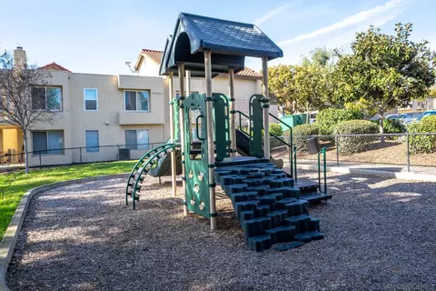 Exterior - 1111 Arbor Ln, San Marcos, CA 92069 photo 6 of 10