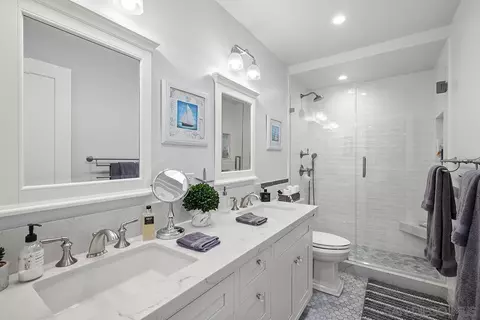 Bath - 1522 Ynez Pl, Coronado, CA 92118 photo 2 of 3
