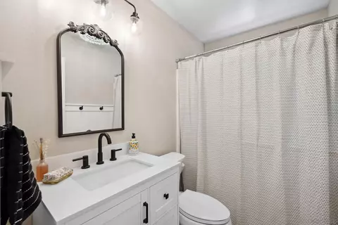 Bath - 43016 Calle Reva, Temecula, CA 92592 photo 2 of 3