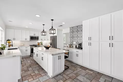 Kitchen - 43016 Calle Reva, Temecula, CA 92592 photo 4 of 5