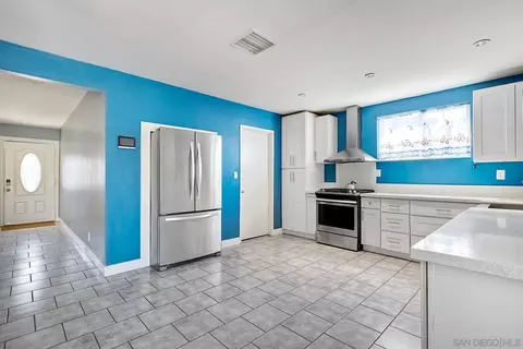 Kitchen - 1344 E Washington Ave, Escondido, CA 92027 photo 4 of 4