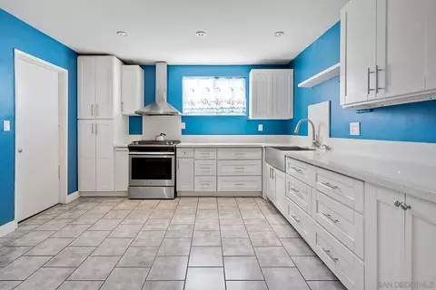 Kitchen - 1344 E Washington Ave, Escondido, CA 92027 photo 2 of 4