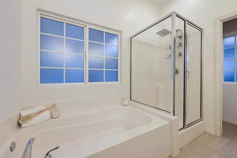 Bath - 8903 Diamondback Dr, Santee, CA 92071 photo 2 of 5