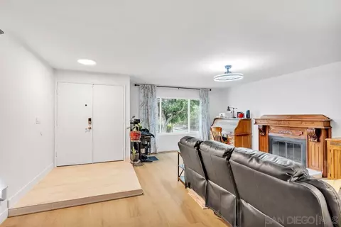 Entry Way - 633 Sancado Ter, Fallbrook, CA 92028 photo 1 of 1
