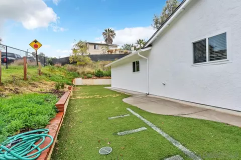 Exterior - 633 Sancado Ter, Fallbrook, CA 92028 photo 5 of 7
