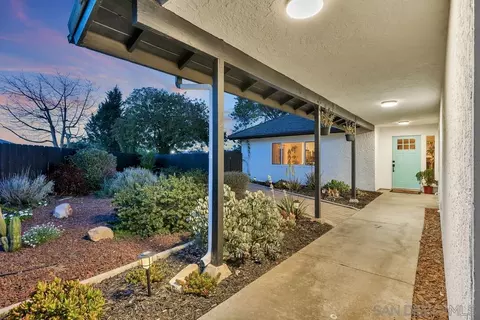 Exterior - 2608 Buenos Tiempos, Fallbrook, CA 92028 photo 3 of 10