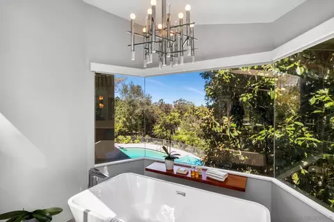 Bath - 10446 Russell Rd, La Mesa, CA 91941 photo 4 of 10