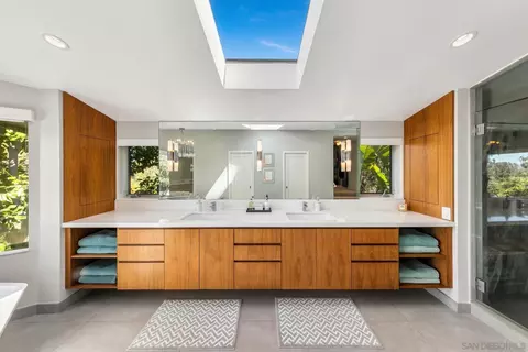Bath - 10446 Russell Rd, La Mesa, CA 91941 photo 2 of 10