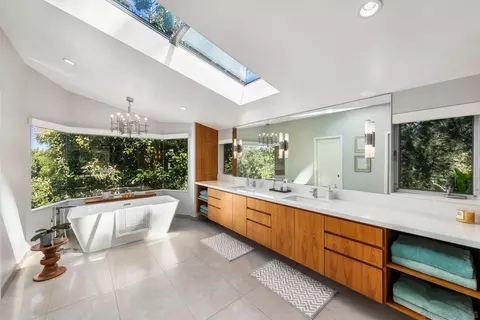 Bath - 10446 Russell Rd, La Mesa, CA 91941 photo 1 of 10