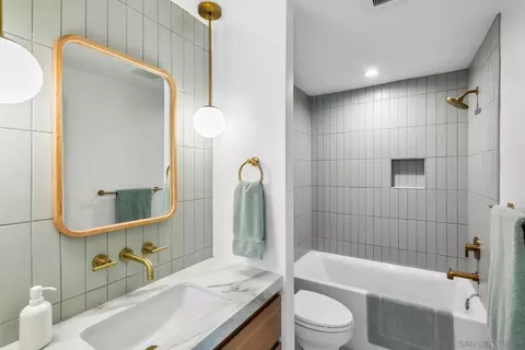 Bath - 10446 Russell Rd, La Mesa, CA 91941 photo 6 of 10