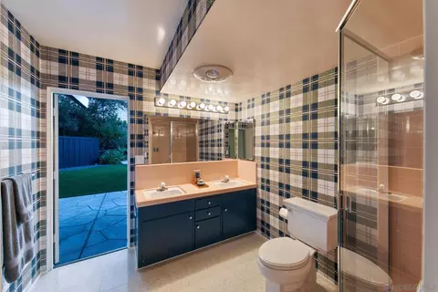 Bath - 10446 Russell Rd, La Mesa, CA 91941 photo 10 of 10