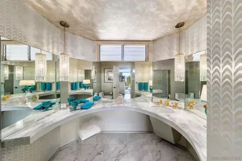 Bath - 10446 Russell Rd, La Mesa, CA 91941 photo 7 of 10