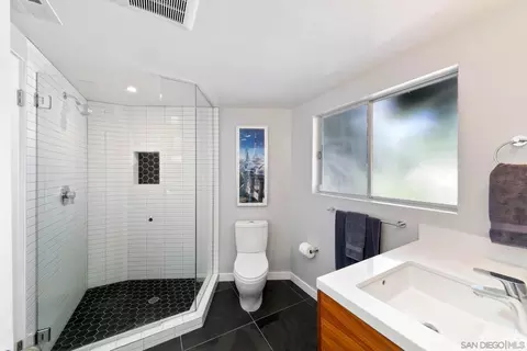 Bath - 10446 Russell Rd, La Mesa, CA 91941 photo 9 of 10