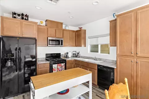 Kitchen - 35314 Brown Galloway Ln, Fallbrook, CA 92028 photo 1 of 2