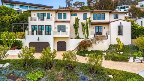 7241 Carrizo Dr, La Jolla, CA 92037