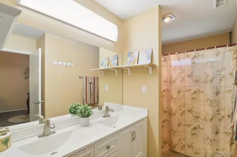 Bath - 12650 Lakeshore Dr #154, Lakeside, CA 92040 photo 3 of 3