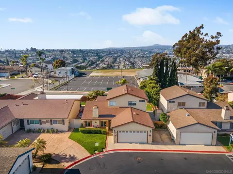 8512 Lake Bluffs Cir, Spring Valley, CA 91977 photo 25