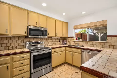 8512 Lake Bluffs Cir, Spring Valley, CA 91977 photo 8